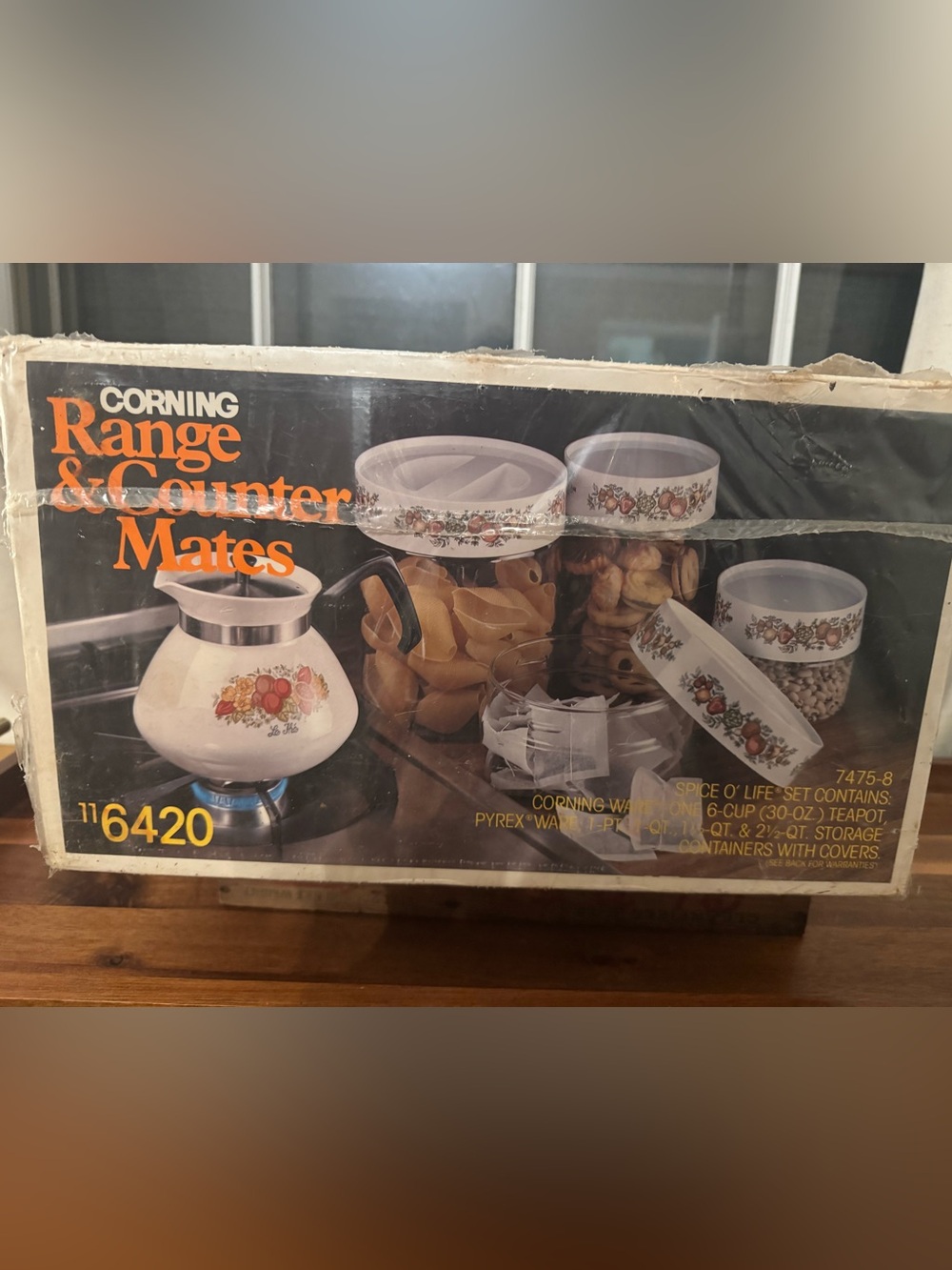 New in Box!!! Still sealed. Corning Spice O’ Life Range and Counter Mates Set